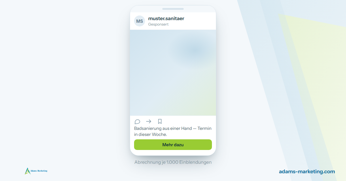 Mockup eines gesponserten Beitrags eines Muster-Betriebs im Handy-Rahmen, mit quadratischer Bildfläche (Muster-Darstellung).